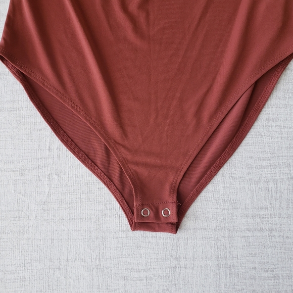 🆑️NWOT Forever 21 Long Sleeves Cowl Neckline Bodysuit Rust Brown SZ Small - Picture 2 of 9